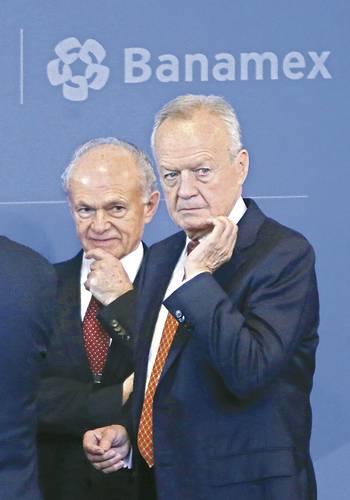 Alfredo Harp Helú y Roberto Hernández, principales accionistas de Banamex antes de su venta a Citi, retratados el 4 de marzo de 2016.
