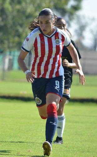Monarca con Chivas en la primera edición de la Liga, ahora busca ayudar a otras futbolistas para que no sean engañadas por agentes.