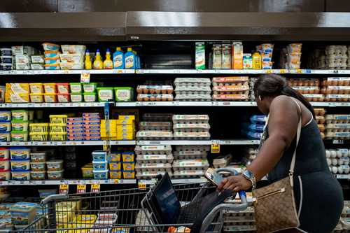 La inflación continúa afectando a las tiendas de comestibles en todo Estados Unidos. Imagen de un supermercado en Houston, Texas.