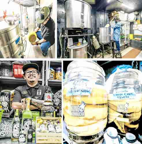 Carlos Ayala, socio de la Cooperativa KingKrapula, muestra los tipos de cerveza artesanal y kombucha que producen en sus instalaciones ubicadas en la alcaldía Magdalena Contreras, en la Ciudad de México, además de algunos mezcales que venden.