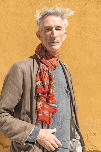 El videoasta Francis Alÿs, quien participa en la 59 bienal de la ciudad italiana.