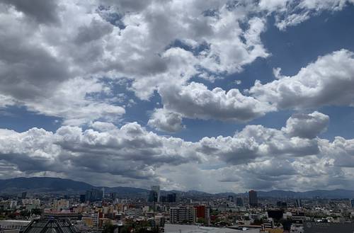 El valle de México se vio despejado ayer gracias al viento que se registró durante el día. En esta imagen, vista panorámica del sur de la capital del país.