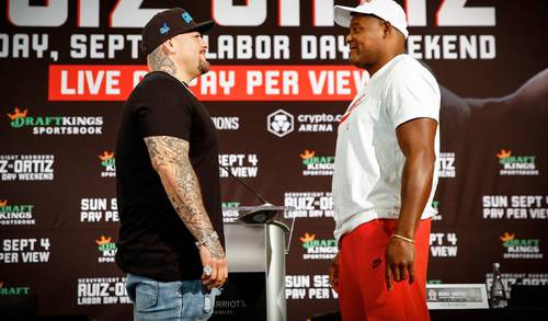 El mexicano Andy Ruiz y el cubano Luis King Kong Ortiz intercambiaron retos y miradas desafiantes, dos días antes del combate de mañana en Los Ángeles, California.