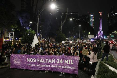 Organizaciones civiles marcharon por Paseo de la Reforma para pedir a los senadores no apoyar la minuta que traslada a la Sedena el control de la Guardia Nacional.