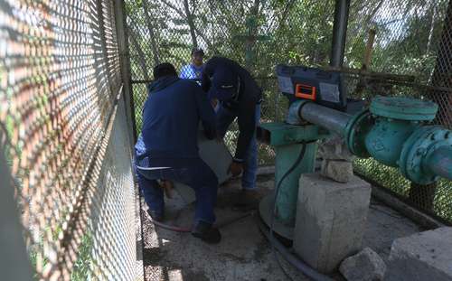 San Bartolo Coyotepec recupera pozo que explotaba embotelladora