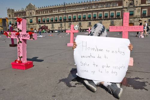 Mujeres de Guerrero se manifestaron contra la violencia de género en marzo de 2020 en la Plaza de la Constitución.
