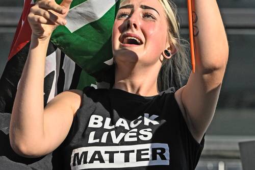 Fuerzas progresistas en Estados Unidos invitan a jóvenes a la rebelión antineoliberal que se manifiesta en apoyo a causas de las mayorías multirraciales, que son el futuro demográfico del país. Nuevas generaciones participan en movimientos como Ocupa Wall Street o Black Lives Matter. La imagen es de archivo.