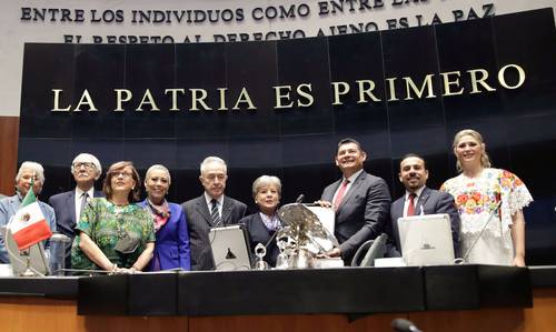 Los legisladores reconocieron la amplia trayectoria de Alicia Bárcena.