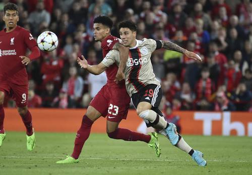 El tricolor Jorge Sánchez (19) entró de cambio en la derrota del Ajax 2-1 ante el Liverpool.