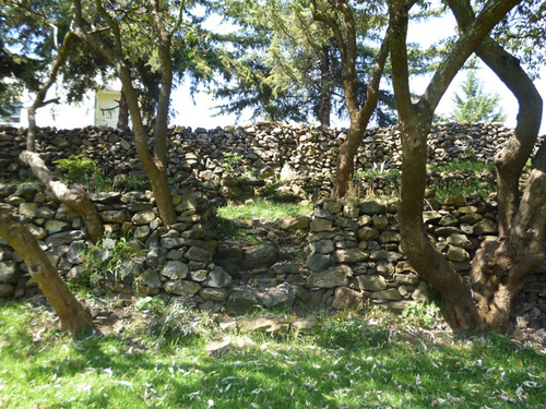 Terrazas de tipo corrales-cuartos, San Bartolomé Xicomulco, Milpa Alta.  Blanca Paredes Gudiño
