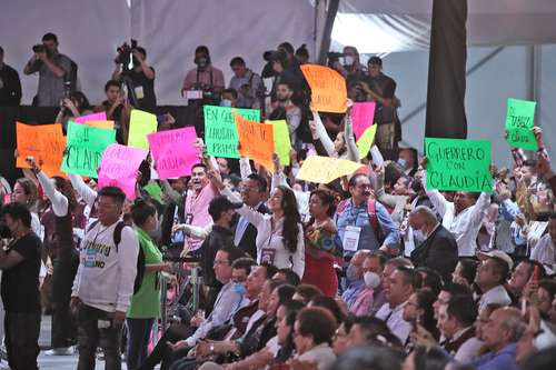 Algunos participantes en la reunión manifestaron su apoyo a Claudia Sheinbaum, jefa del Gobierno capitalino.