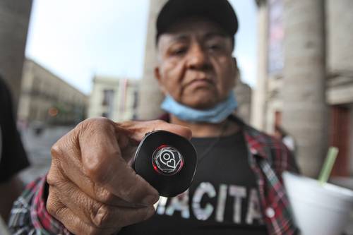 Janet Tello, policía pensionada, explicó que le entregaron un localizador de emergencia en Jalisco, pero cuando lo activó no obtuvo apoyo inmediato.