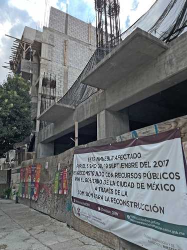 Edificio en reconstrucción en Nicolás San Juan y Morena, en la alcaldía Benito Juárez, donde hubo más edificios colapsados.
