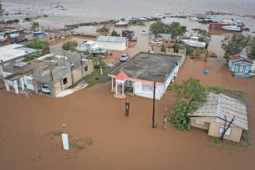 Casas inundadas en el municipio puertorriqueño de Salinas, tras el paso del huracán Fiona.