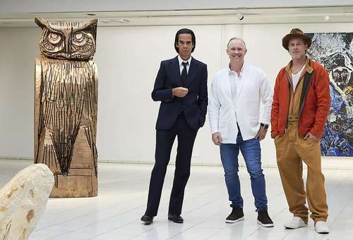 De izquierda a derecha, Nick Cave, Thomas Houseago y Brad Pitt antes de inaugurar de la exposición.