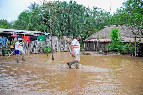 Entre 600 y 700 personas, la mayoría niños, mujeres y ancianos, resultaron afectadas por la inundación ocasionada por el desbordamiento del río Cahoacán en la comunidad La Cigüeña, en Tapachula, Chiapas.