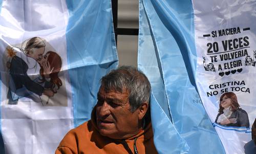 Cientos de solidarios con la vicepresidenta se manifestaron en Buenos Aires ayer.