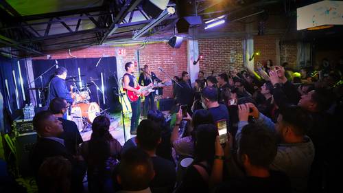 El grupo de rock se presenta hoy en el foro La Paz, San Ángel, CDMX. Sin arreglos nuevos y tal y como suenan las originales, interpretarán temas clásicos de las bandas mexicanas del vocalista Saúl Hernández.