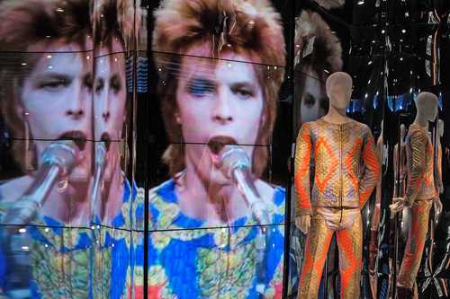 En cartelera, la cinta del realizador Brett Morgen. En la imagen, la exposición David Bowie en el Museo del Diseño de Barcelona.