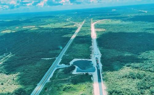 EL TREN MAYA, YA CON RIELES EN ALGUNOS TRAMOS. Luego de tres días de supervisión en cinco estados del sureste, el presidente Andrés Manuel López Obrador anunció los avances en el proyecto.