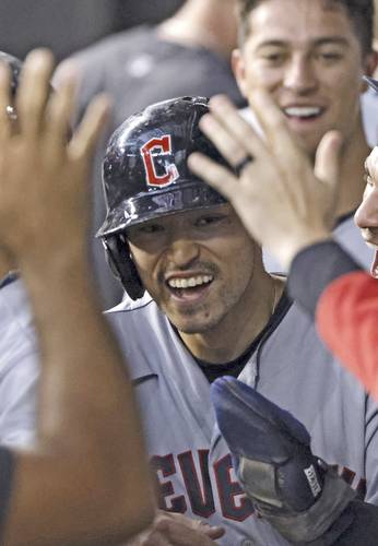 Steven Kwan, de Guardianes de Cleveland, produjo cinco carreras, cuatro de las cuales llegaron con su primer grand slam en la octava entrada, el mejor registro de su trayectoria.