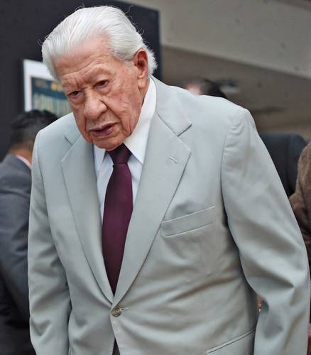 El protagonista de Macario, durante la ceremonia convocada por diputados del partido guinda.