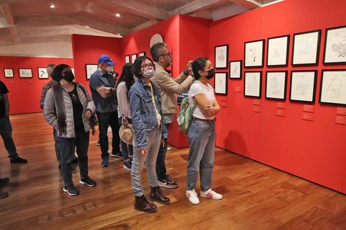  En la imagen, recorrido por la exposición Travesuras de Helguera. Foto María Luisa Severiano
