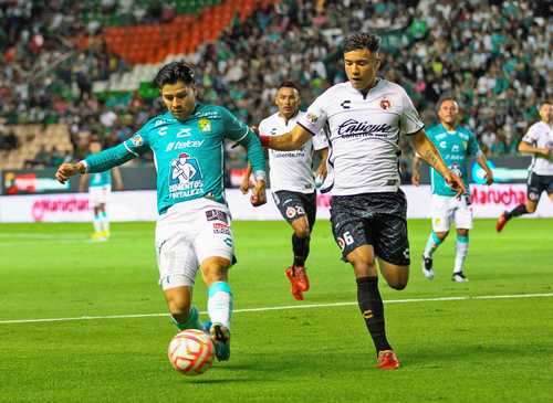En tiempo de compensación, el León anotó un agónico gol para empatar 2-2 con los eliminados Xolos de Tijuana.