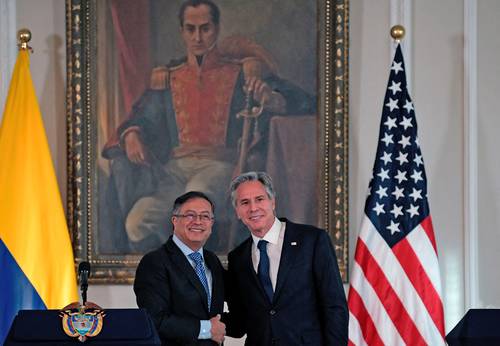 El presidente de Colombia, Gustavo Petro (izquierda), y el secretario de Estado de Estados Unidos, Antony Blinken, ayer, tras una reunión en el palacio presidencial Casa Nariño, en Bogotá.