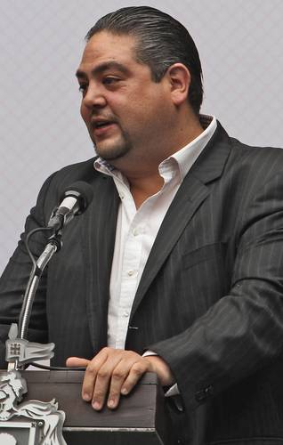 Antonio Cruces Mada, quien fungió de secretario de Salud en la administración del extinto gobernador priísta Aristóteles Sandoval, fue sentenciado ayer a prisión por diversas irregularidades en el manejo de recursos de esa dependencia.