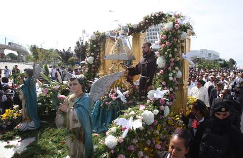 Tras dos años de celebrar en forma virtual a la Virgen de Zapopan, Jalisco, miles de personas se congregaron ayer para continuar con esa tradición religiosa en su edición 288.