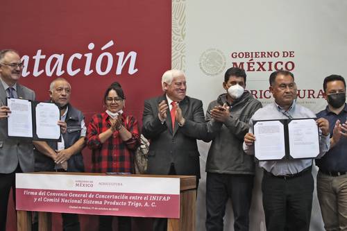 En el contexto del Día Mundial de la Alimentación, el titular de Agri-cultura, Víctor Villalobos (al centro), dijo que el hambre en el mundo de-be ser motivo de preocupación para todos.