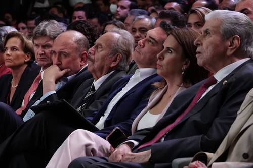 LA CREMA Y NATA DEL TRICOLOR. En el auditorio Plutarco Elías Calles del CEN del PRI, ayer continuaron los Diálogos por México, en los cuales se exhortó a formar una alianza electoral que enfrente a Morena y hubo más destapes para la candidatura presidencial.