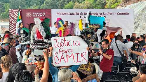 Ante el Presidente, integrantes de varias agrupaciones exigieron paso libre en la autopista La Pera-Cuautla.