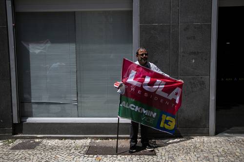 Respaldo en Río de Janeiro al ex presidente Luiz Inácio Lula da Silva, quien este domingo enfrentará a Jair Bolsonaro en la segunda vuelta electoral.