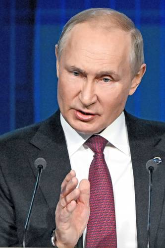  Sobre estas líneas, el líder del Kremlin, Vladimir Putin, emitió ayer un discurso frente a pensadores de 40 países en el Club Valadai, en Moscú. Foto Ap