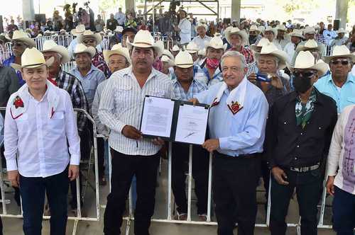 El presidente Andrés Manuel López Obrador formalizó el decreto ante autoridades tradicionales yaquis, en la comunidad de Belem Pitahaya, Sonora.