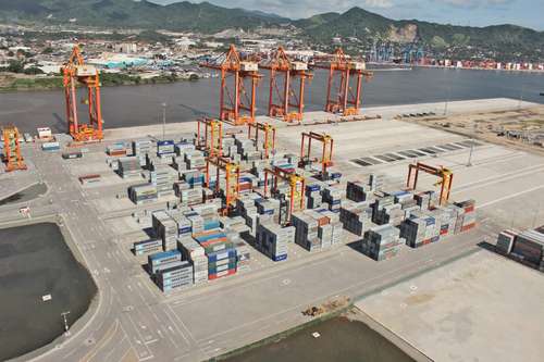 En el acumulado de enero a septiembre, México exportó a EU productos por 341 mil 100 millones de dólares. Terminal de contenedores en Manzanillo.