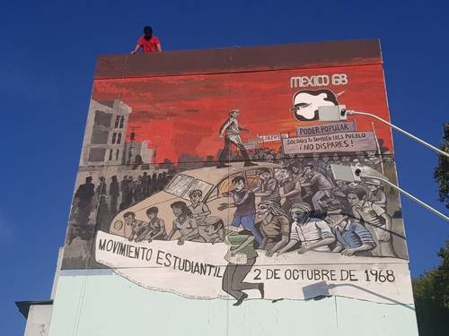  Mural conmemorativo por los 50 años de la matanza del 2 de octubre de 1968, ubicado en la unidad habitacional El Rosario. Foto cortesía de Pablo Moctezuma