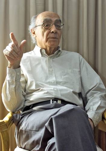 José Saramago durante una entrevista con La Jornada, el primero de marzo de 2001, a propósito de su novela La caverna.