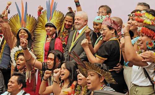 Activistas e indígenas de diversos países depositan en Lula esperanzas y reclamos<br>