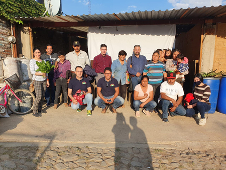 Estudiantes de Cusur-UdeG que participaron en trabajos comunitarios en el marco de la Escuela de Saberes Rurales en la comunidad de El Rodeo.  Lesley Magaña