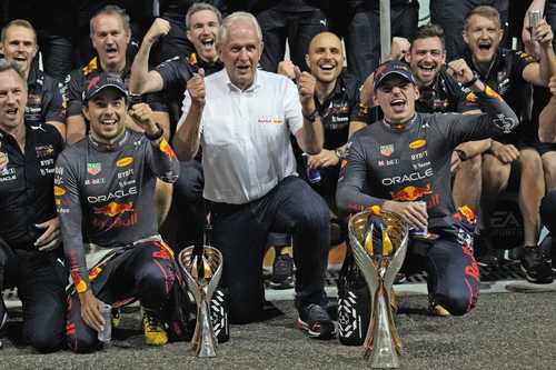 Celebración del equipo de Red Bull por Verstappen en el triunfo del Gran Premio de Fórmula 1 de Abu Dabi.