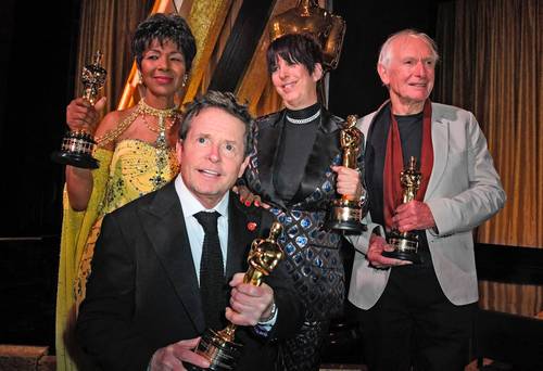 También fueron galardonados Euzhan Palcy, Diane Warren y Peter Weir. Al frente, J. Fox.