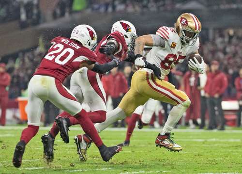 George Kittle (85), de los 49ers, fue clave ayer con dos anotaciones en la victoria de San Francisco sobre Arizona, en el estadio Azteca.