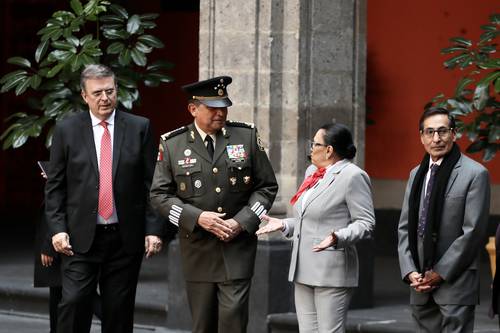 BIENVENIDA A BORIC EN PALACIO NACIONAL. Los secretarios de Relaciones Exteriores, Marcelo Ebrard; de la Defensa, Luis Cresencio Sandoval; de Seguridad, Rosa Icela Rodríguez, y de Hacienda, Rogelio Ramírez de la O, en la ceremonia de recepción al mandatario de Chile.