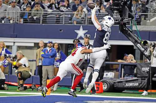 El ala cerrada de Dallas, Dalton Schultz (86), atrapa un pase para touchdown.