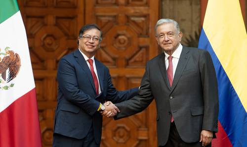 Andrés Manuel López Obrador y Gustavo Petro estrechan hermandad entre los pueblos de México y Colombia.