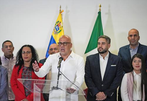 Jorge Rodríguez, presidente de la Asamblea Nacional de Venezuela y jefe de la representación gubernamental, dio un mensaje al arribar con su comitiva al Aeropuerto de la Ciudad de México.