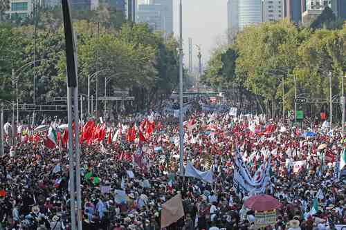 Panorámica de la multitudinaria marcha de apoya al movimiento de transformación encabezado por el presidente Andrés Manuel López Obrador.